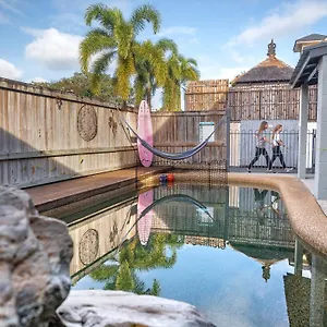 https://castaways-backpackers-cairns.queenslandhotels.net